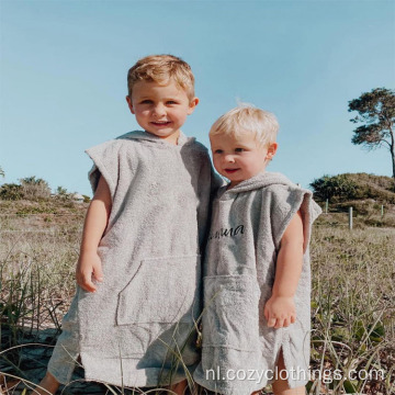 Kinderhood met poncho handdoekdoek met een handdoek